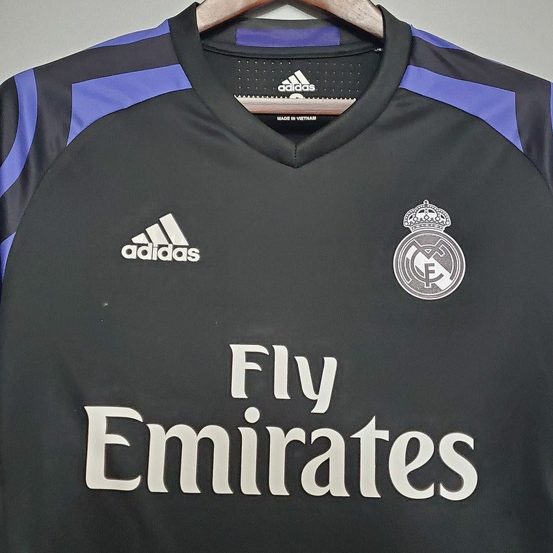Retro Real Madrid 2015-2016 second away image 3