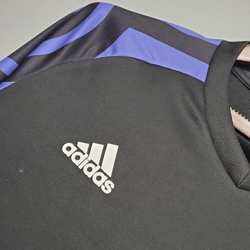 Retro Real Madrid 2015-2016 second away image 5