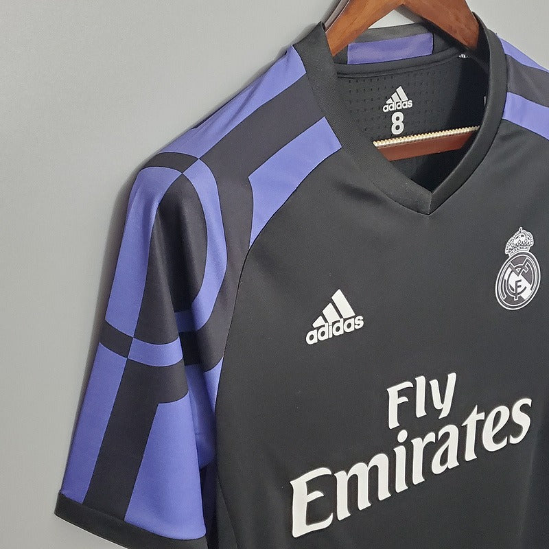 Retro Real Madrid 2015-2016 second away image 7