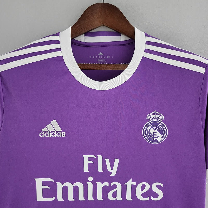Retro Real Madrid 2016-2017 away image 3
