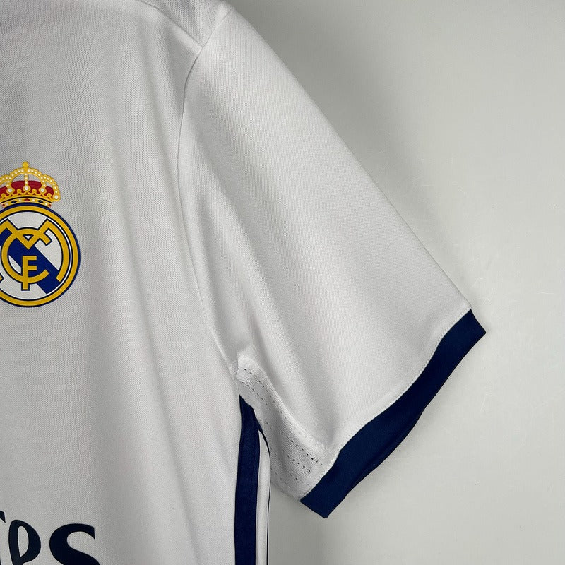 Retro Real Madrid 2016-2017 home image 5