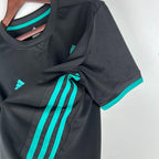 Retro Real Madrid 2017-2018 away image 5