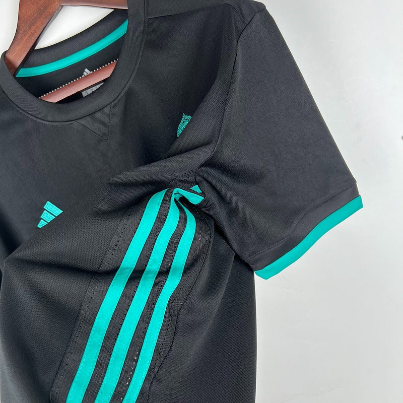 Retro Real Madrid 2017-2018 away image 5