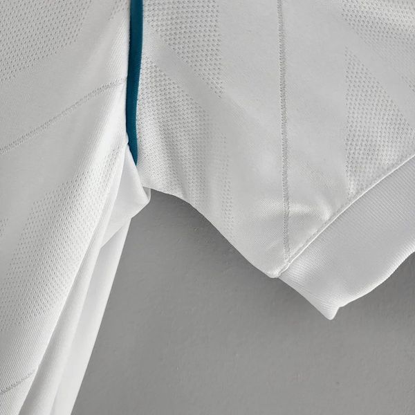 Retro Real Madrid 2017-2018 home image 6
