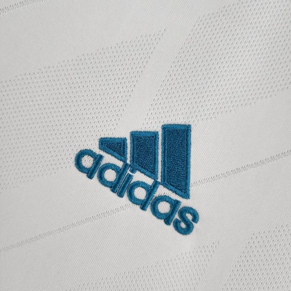Retro Real Madrid 2017-2018 home image 7