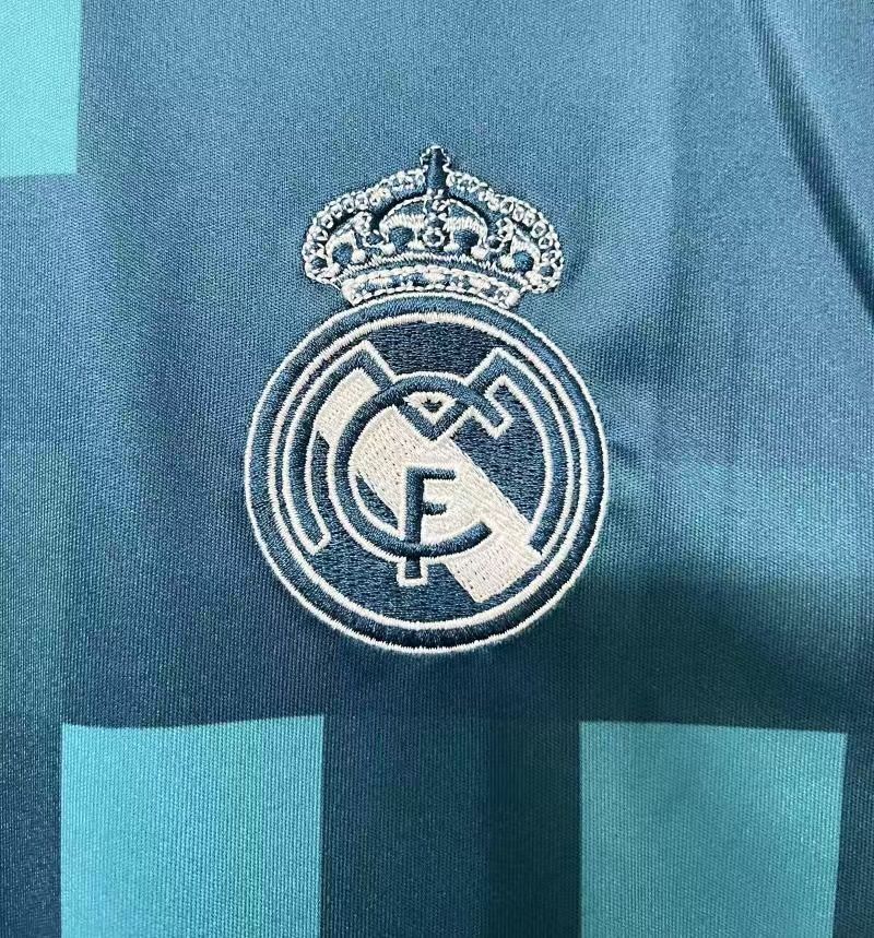Retro Real Madrid 2017-2018 second away image 3