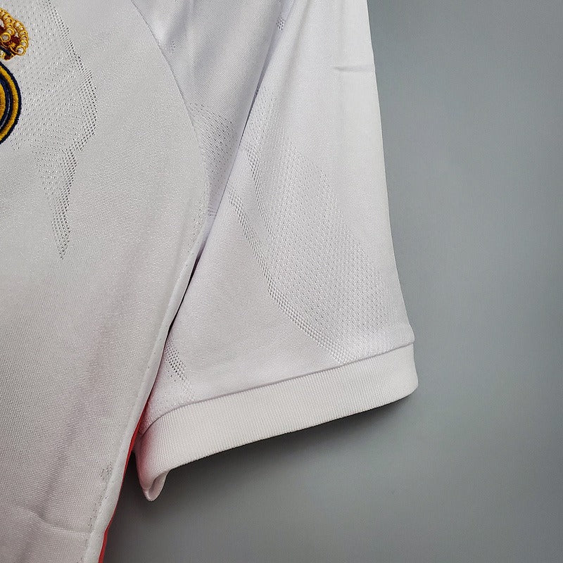 Retro Real Madrid 2020-2021 home image 10