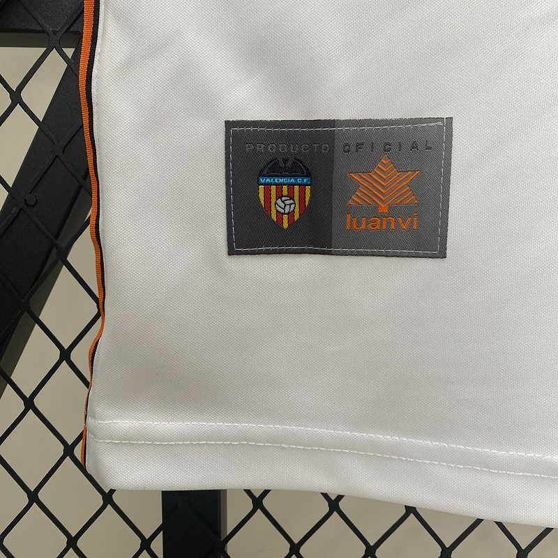Retro Valencia CF 1999-2000 home image 8