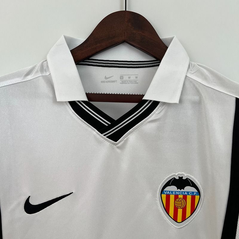 Retro Valencia CF 2000-2001 home image 3