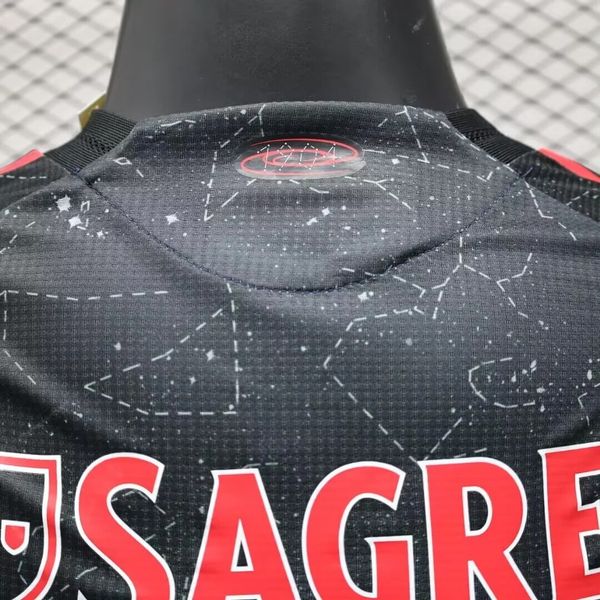 SL Benfica 2024-2025 away player image 3