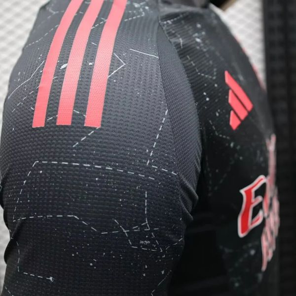 SL Benfica 2024-2025 away player image 4