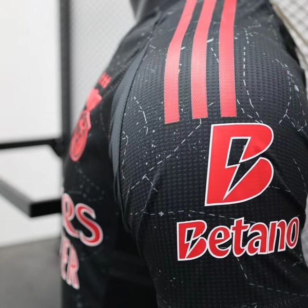 SL Benfica 2024-2025 away player image 5