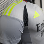 SL Benfica 2024-2025 second away player image 4