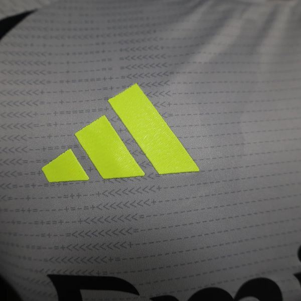 SL Benfica 2024-2025 second away player image 8