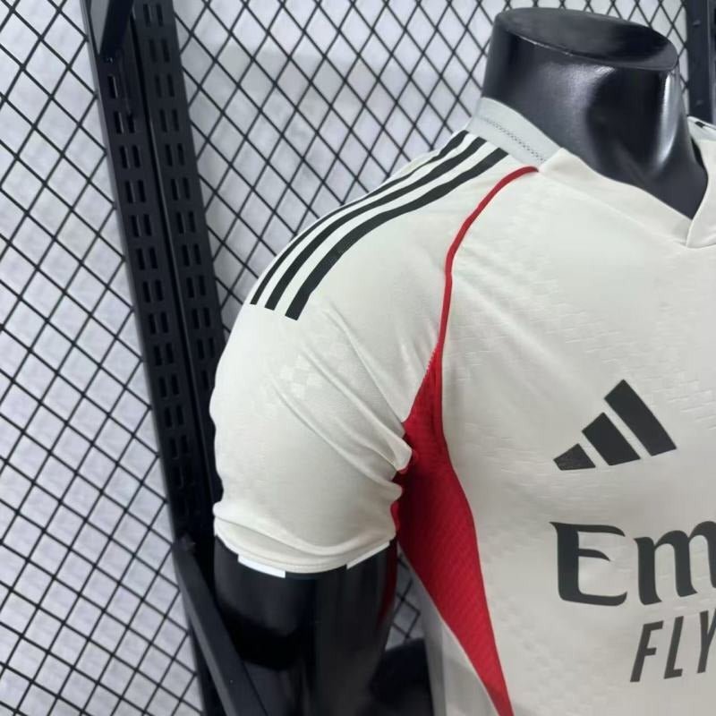 SL Benfica 2025-2026 away player image 6