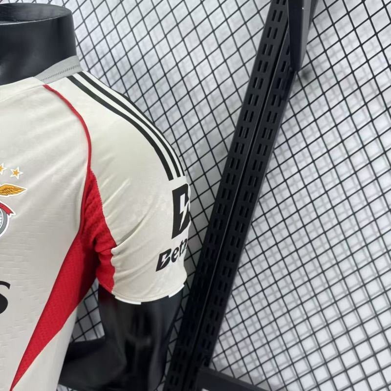 SL Benfica 2025-2026 away player image 7