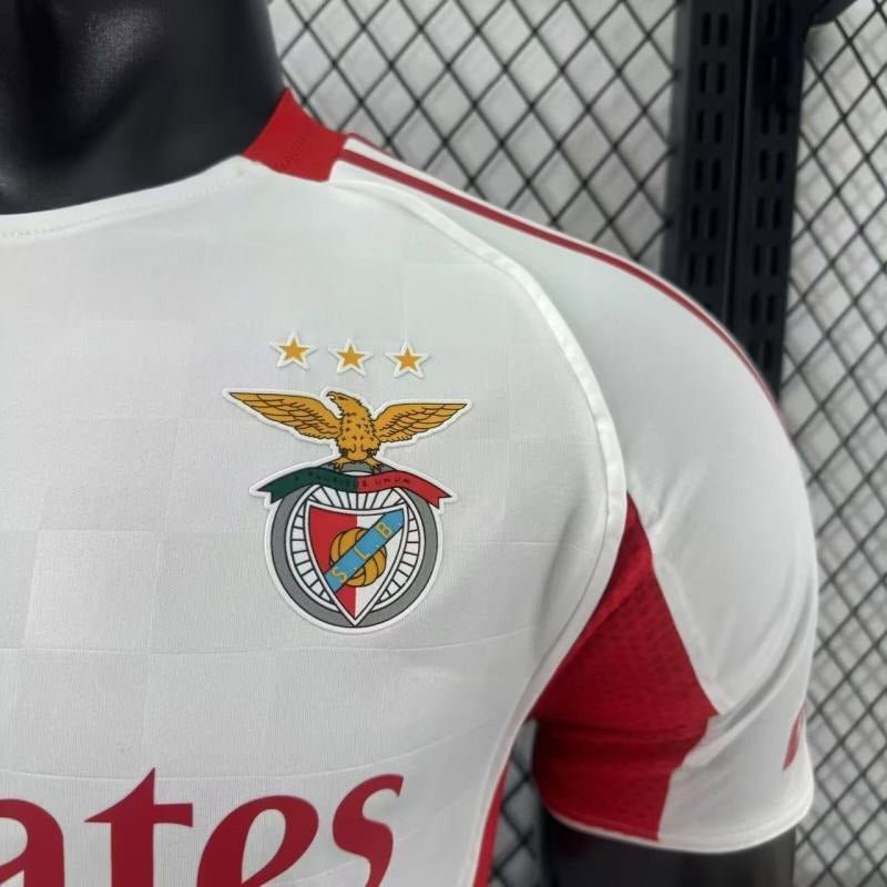 SL Benfica 2025-2026 second away player image 6