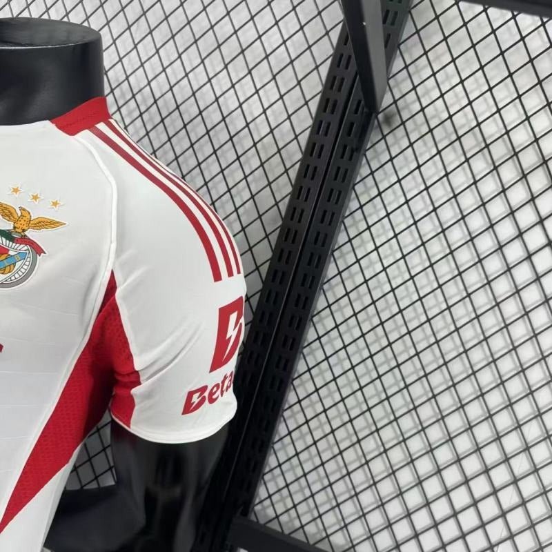 SL Benfica 2025-2026 second away player image 10