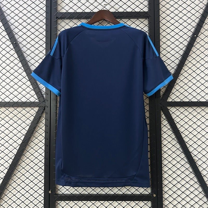 Schalke 04 2010-2011 away image 2