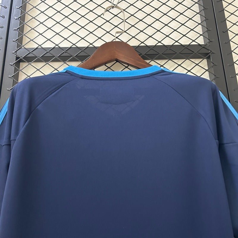 Schalke 04 2010-2011 away image 4