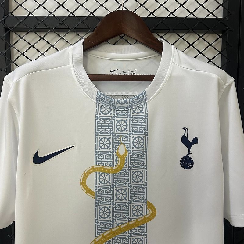 Tottenham Hotspur 2025-2026 pre-training image 3