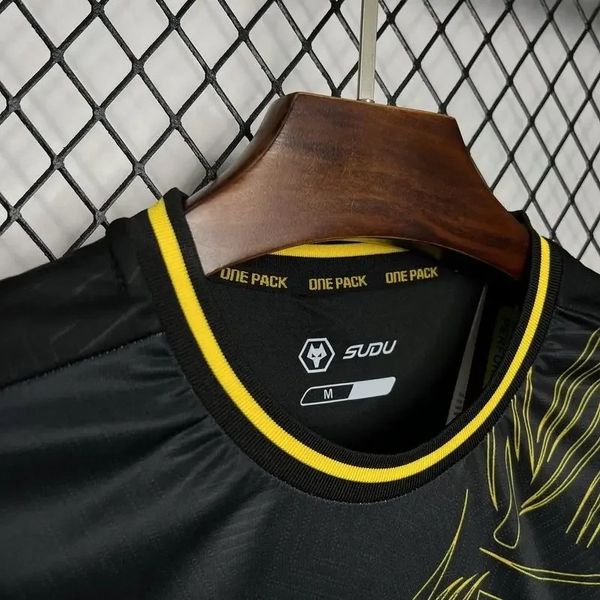 Wolverhampton Wanderers 2024-2025 away image 4