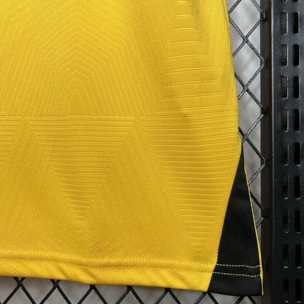 Wolverhampton Wanderers 2024-2025 home image 8