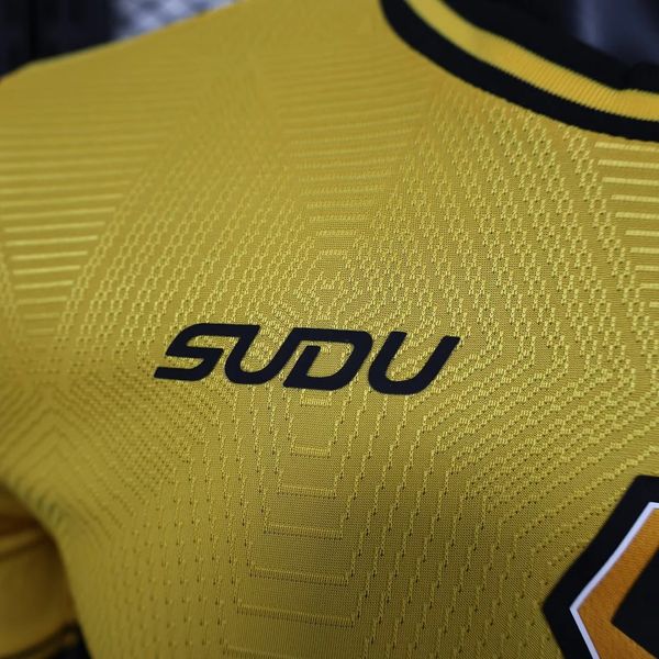 Wolverhampton Wanderers 2024-2025 home player image 7